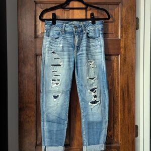 American Eagle Light Wash Distressed 3/4 Capri Jeans